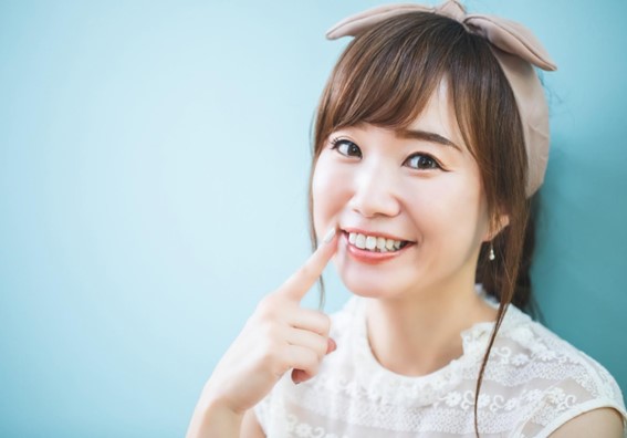 歯並びの綺麗な女性