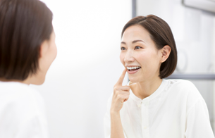 前歯の色や形、すき間が気になる